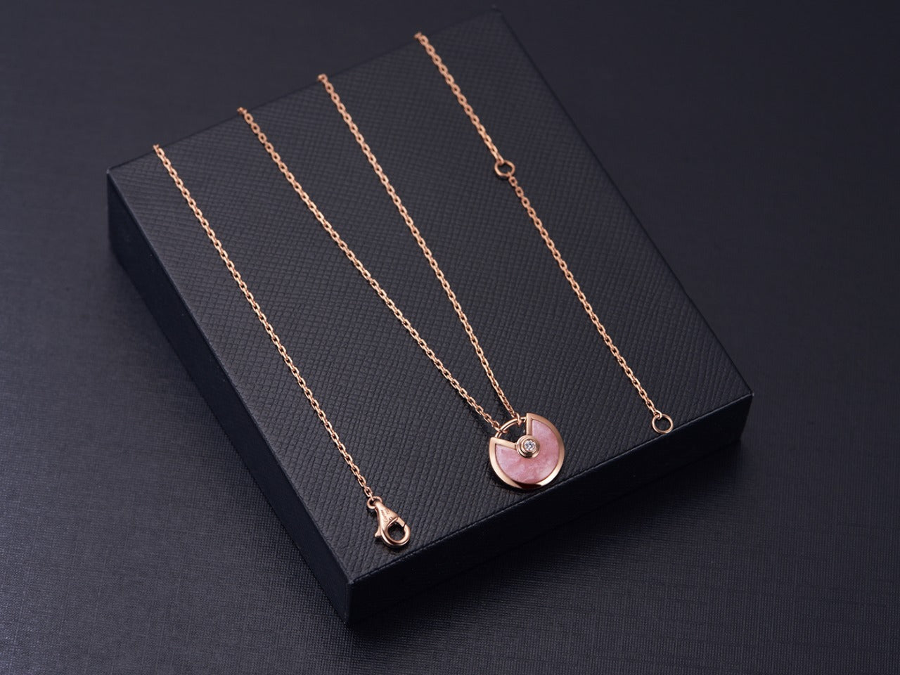 ¡®Aura Jewels¡¯AMULETTE ROSE GOLD PINK MOP NECKLACE
