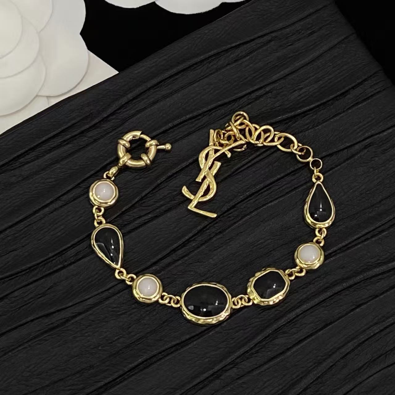 ¡®Aura JewelsCabochon Stone Bracelet