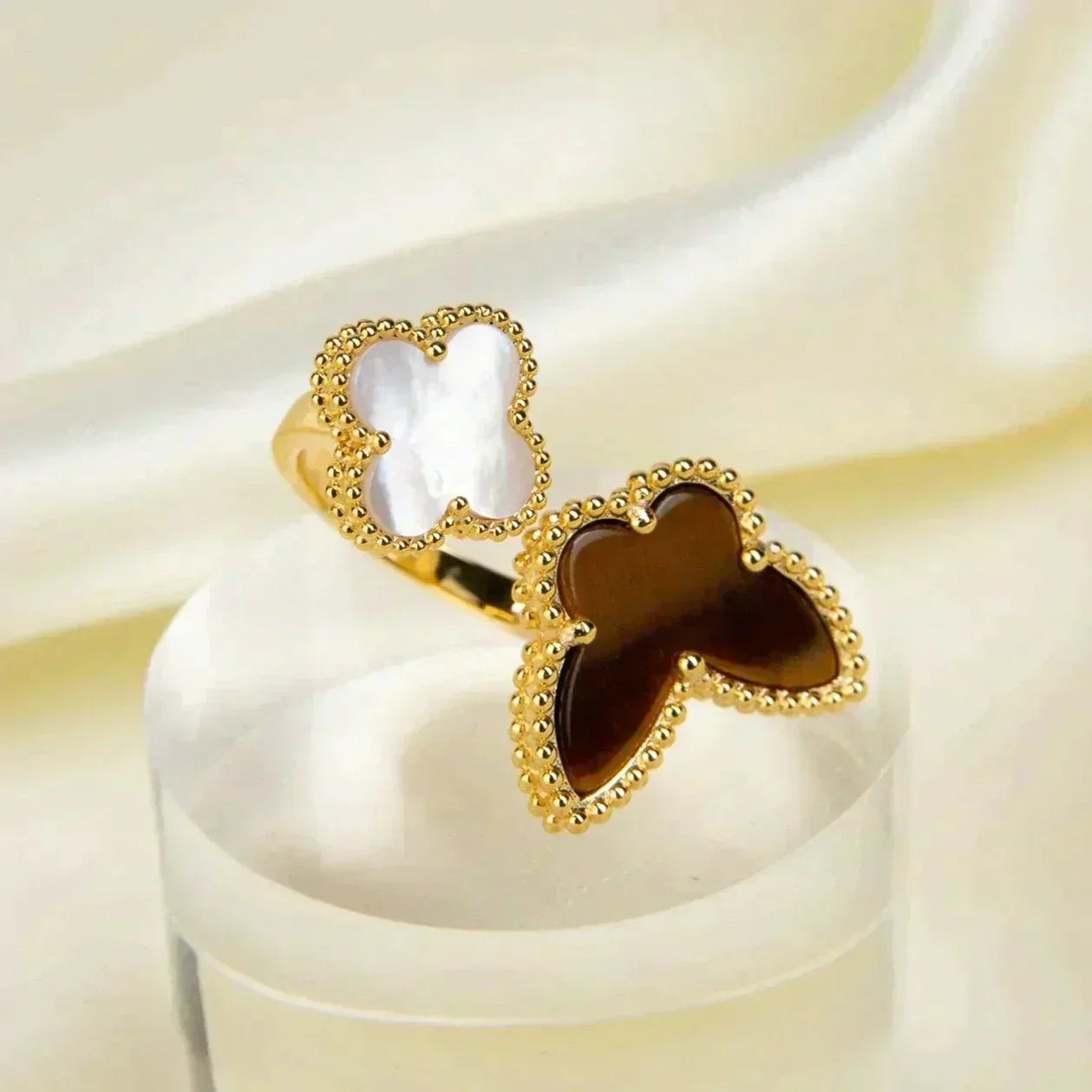 ¡®Aura Jewels¡¯LUCKY BETWEEN THE FINGER RING