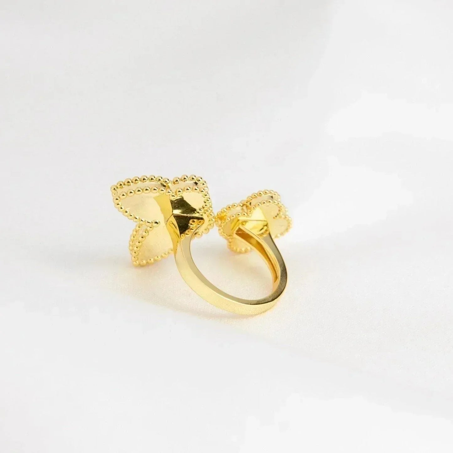 ¡®Aura Jewels¡¯LUCKY BETWEEN THE FINGER RING