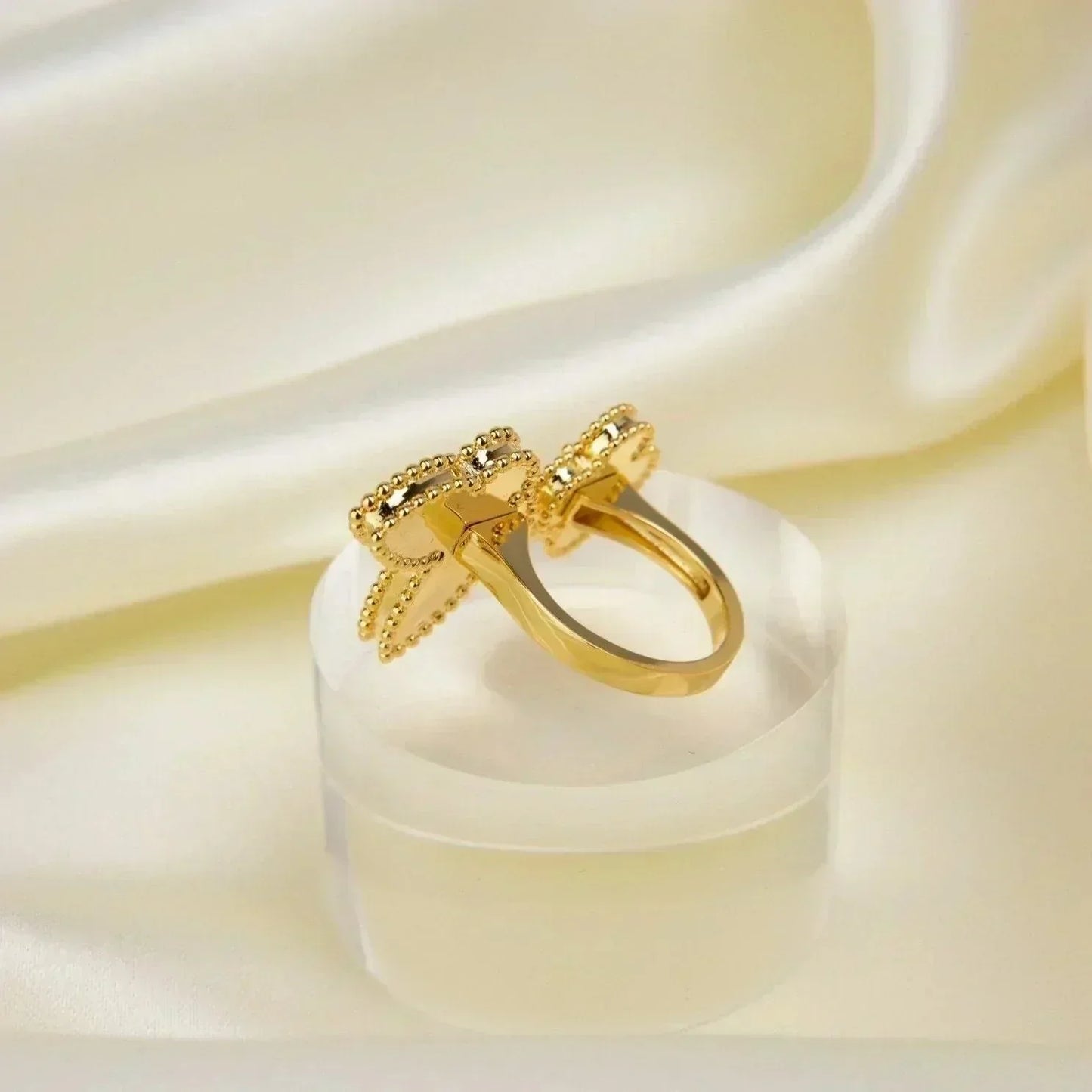 ¡®Aura Jewels¡¯LUCKY BETWEEN THE FINGER RING