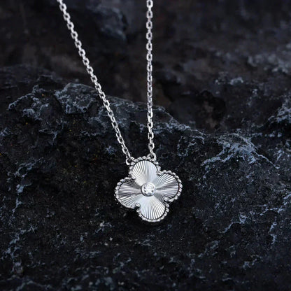 ¡®Aura Jewels¡¯CLOVER  15MM DIAMOND LASER NECKLACE SILVER