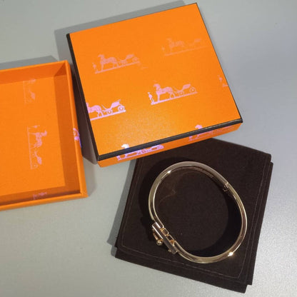 ¡®Aura Jewels¡¯H GREY BRACELET