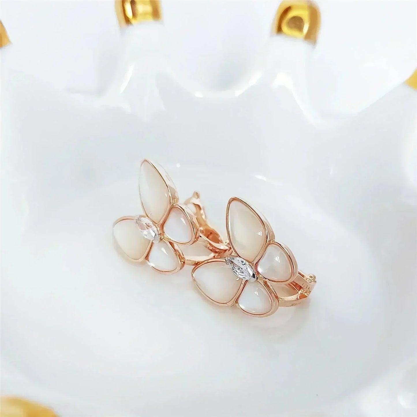 ¡®Aura Jewels¡¯BUTTERFLY MOP DIAMOND EARRINGS