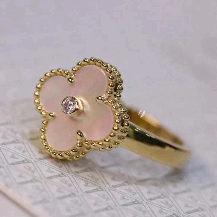 ¡®Aura Jewels¡¯CLOVER PINK MOP RING GOLD DIAMOND