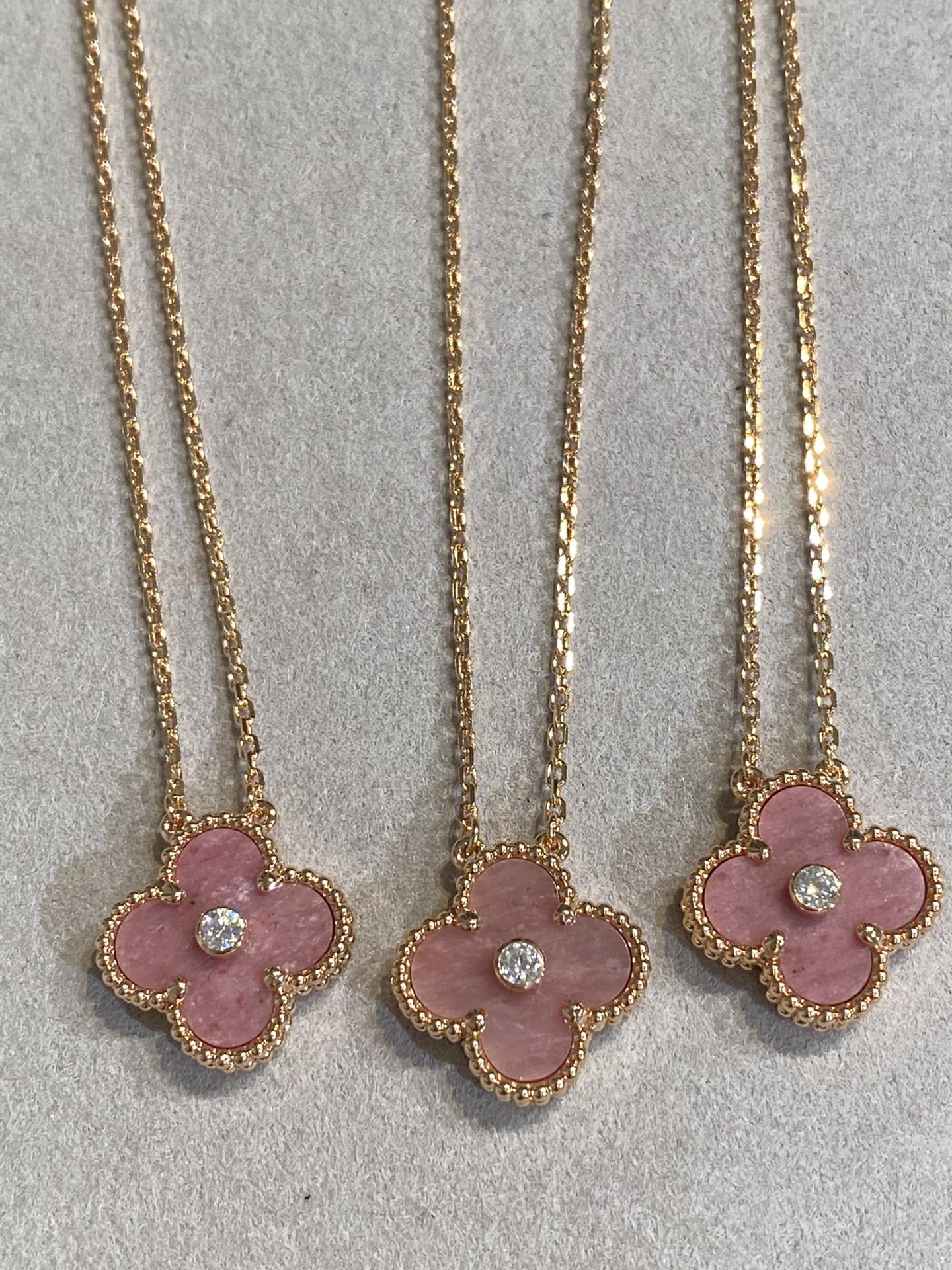 ¡®Aura Jewels¡¯CLOVER 15MM DIAMOND RHODONITE NECKLACE