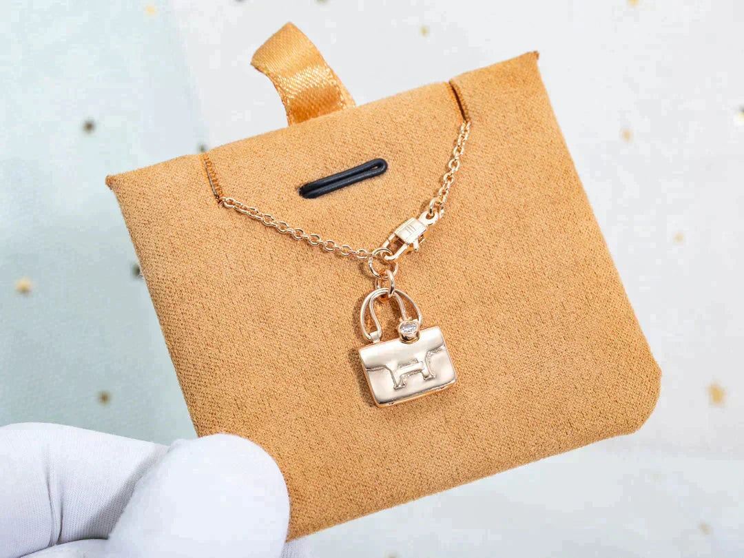 ¡®Aura Jewels¡¯AMULETTE PEDANT ROSE GOLD NECKLACE