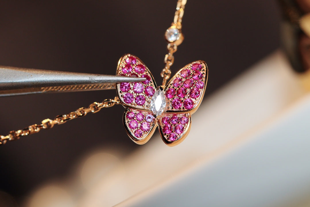 ¡®Aura Jewels¡¯BUTTERFLY RED DIAMOND ROSE GOLD NECKLACE