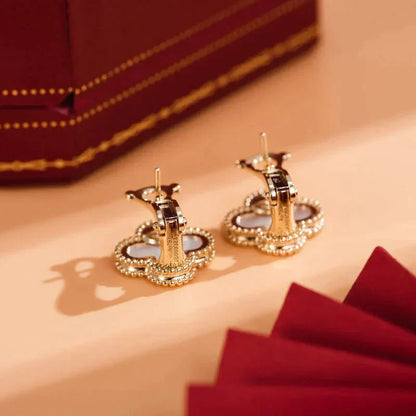 ¡®Aura Jewels¡¯CLOVER MEDIUM 1 MOTIFS  WHITE MOP STUD EARRINGS