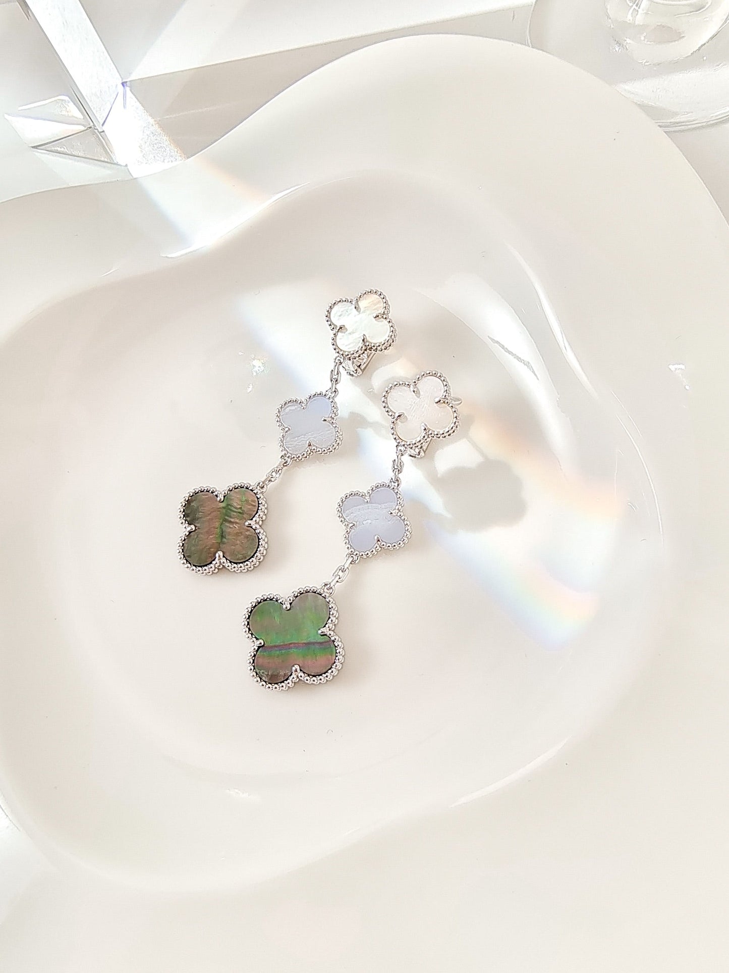 ¡®Aura Jewels¡¯CLOVER 3 MOTIFS CHALCEDONY DARK MOP SILVER EARRINGS