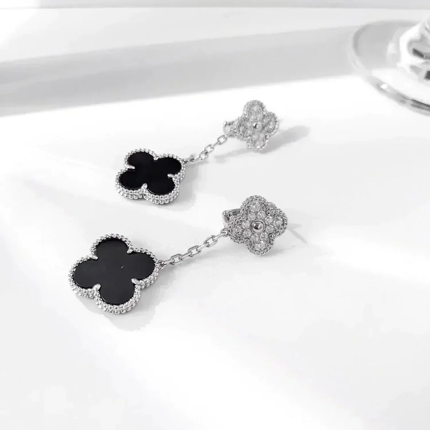 ¡®Aura Jewels¡¯CLOVER 2 MOTIFS  DIAMOND ONYX EARRINGS SILVER