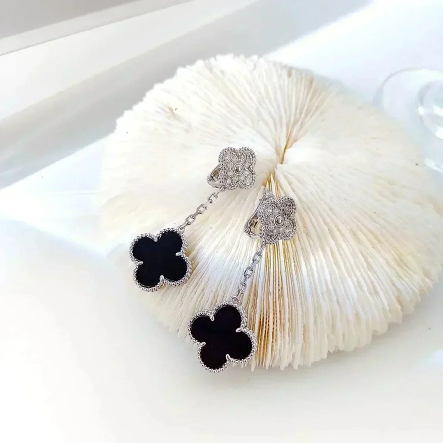 ¡®Aura Jewels¡¯CLOVER 2 MOTIFS  DIAMOND ONYX EARRINGS SILVER