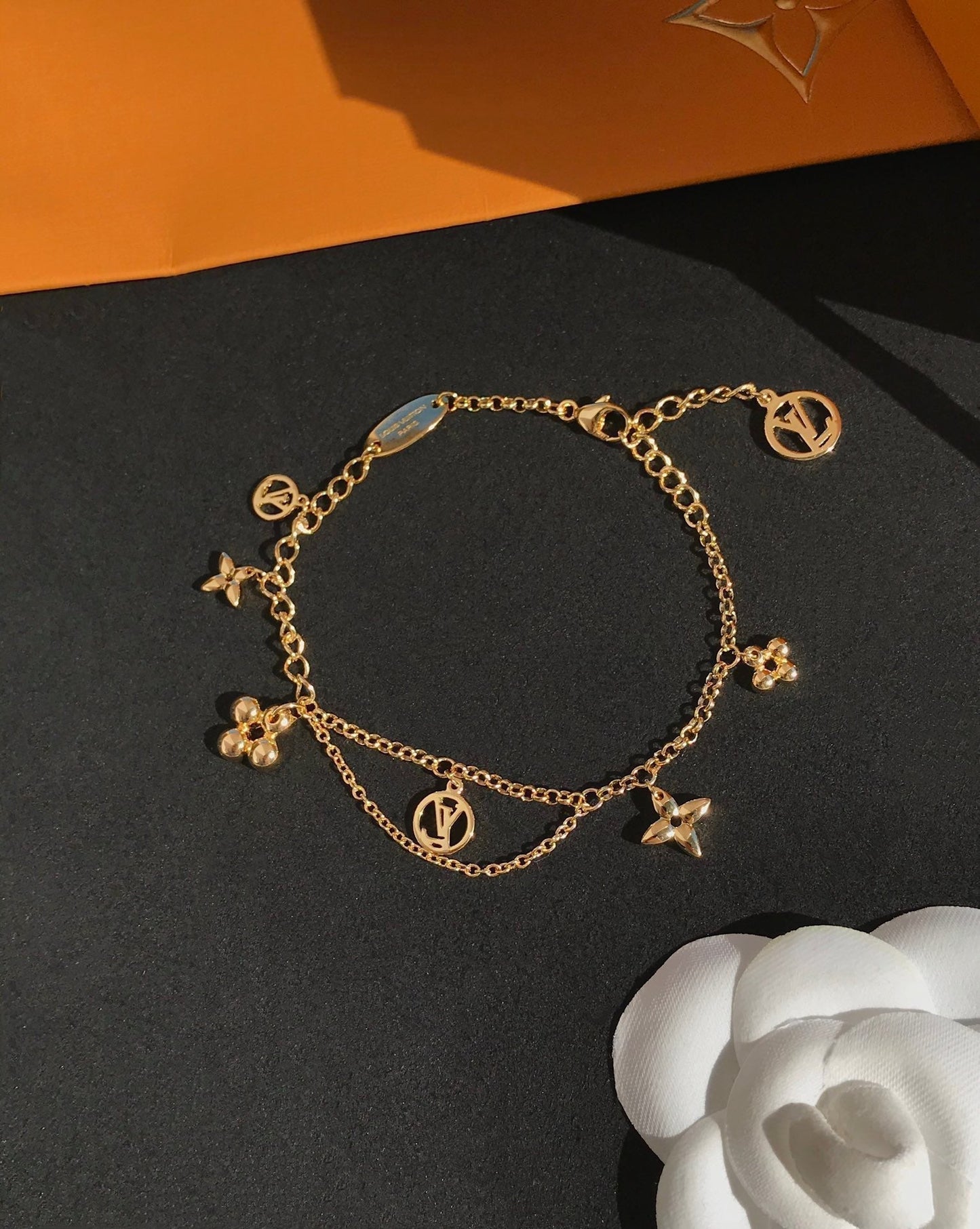 ¡®Aura Jewels¡¯BLOOMING PINK GOLD MOP BRACELET