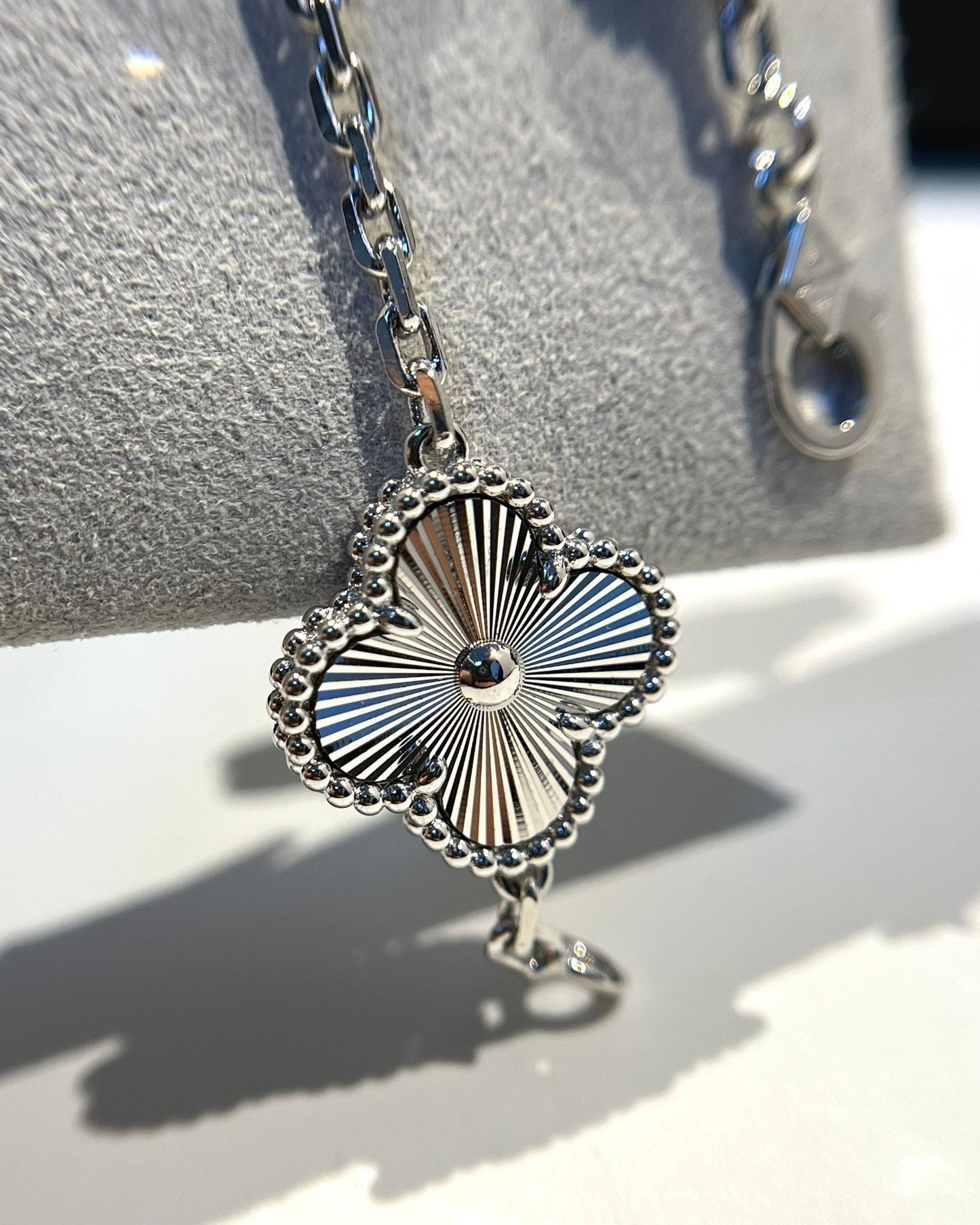 [Aura Jewels]New  CLOVER 5 MOTIF LASER BRACELET COLLECTION