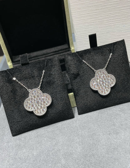 ¡®Aura Jewels¡¯CLOVER 25MM LARGE PENDANT DIAMOND PAVED SILVER NECKLACE