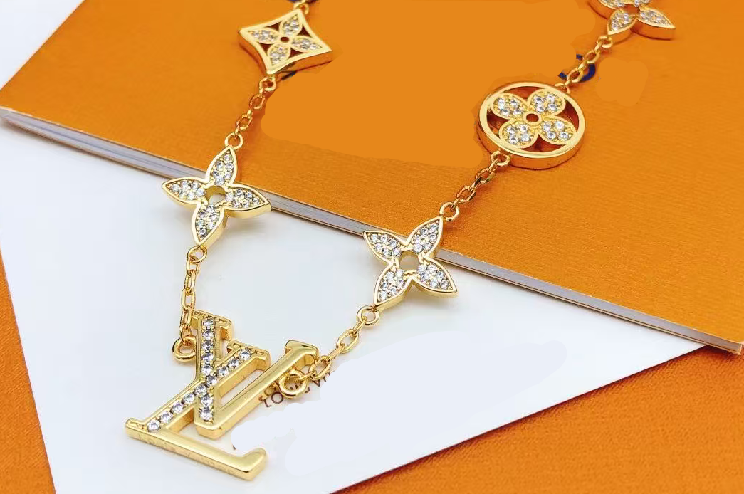 ¡®Aura Jewels¡¯Idylle Blossom Long Diamond Necklace