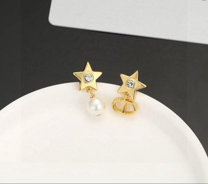 [Aura Jewels]CD Star-Shaped Letter Earrings