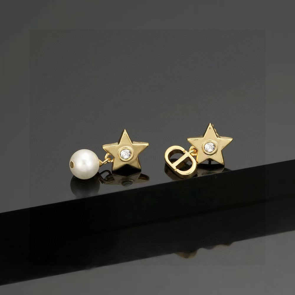 [Aura Jewels]CD Star-Shaped Letter Earrings