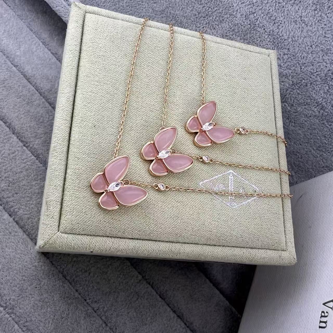 [Aura Jewels] Pink Butterfly Necklace