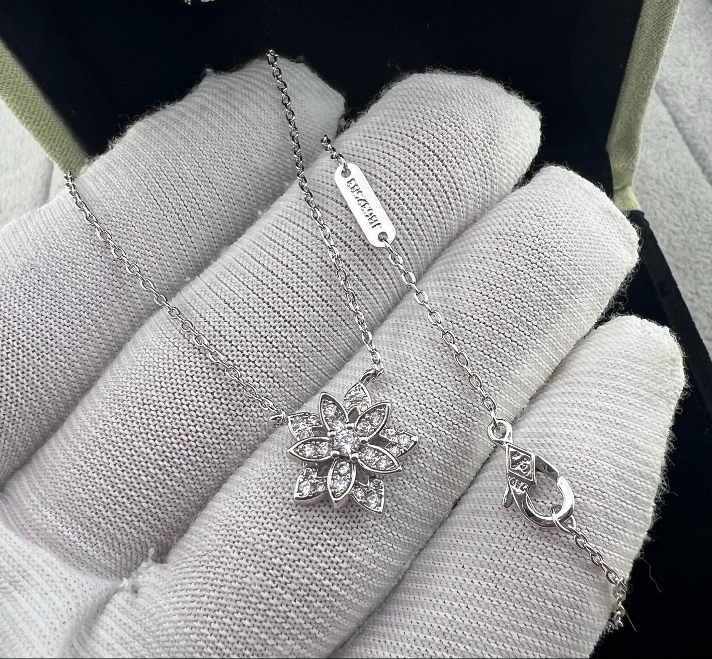 [Aura Jewels] Full Diamond Hollow Lotus Necklace Set