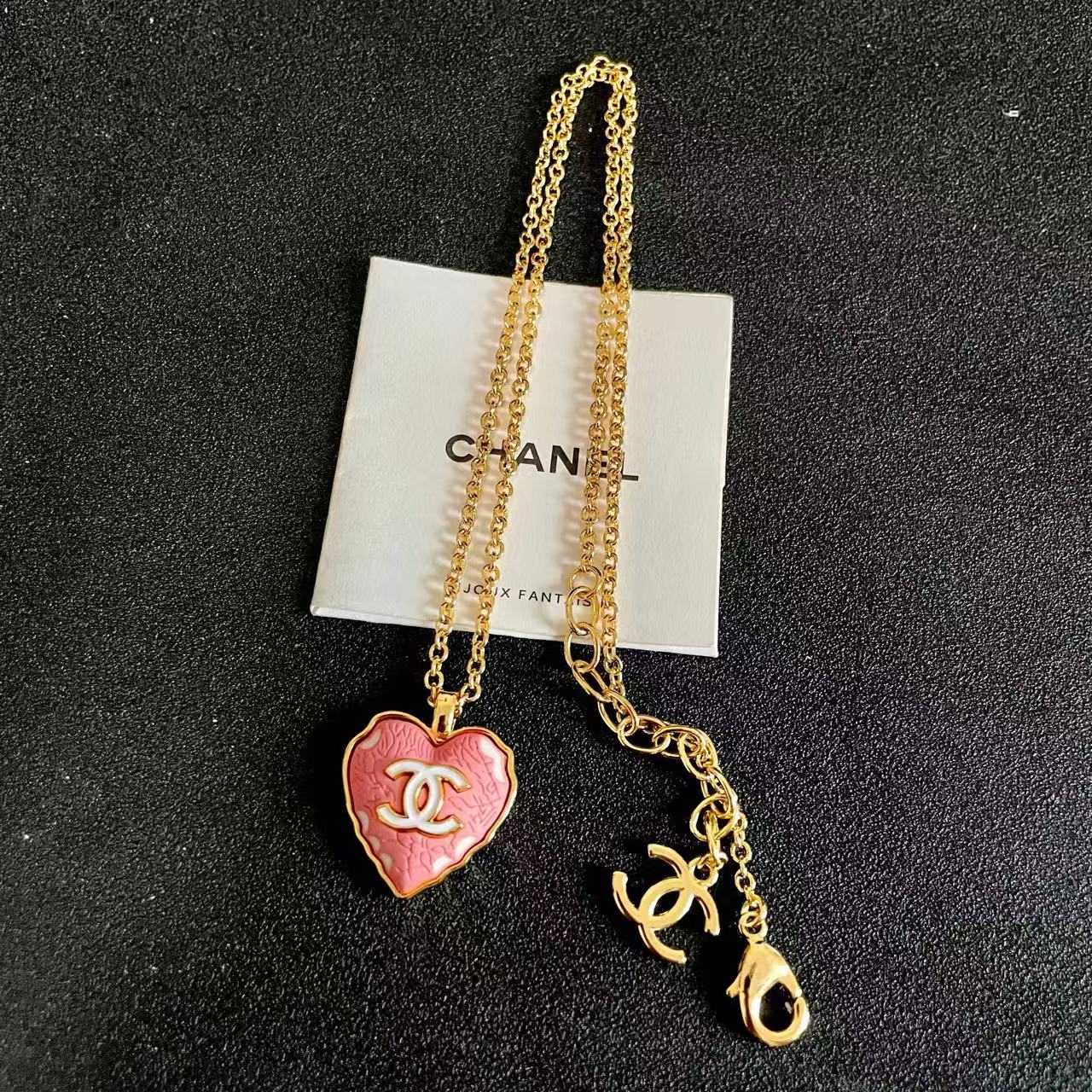 [Aura Jewels] Heart-shaped Necklace & Earring Set