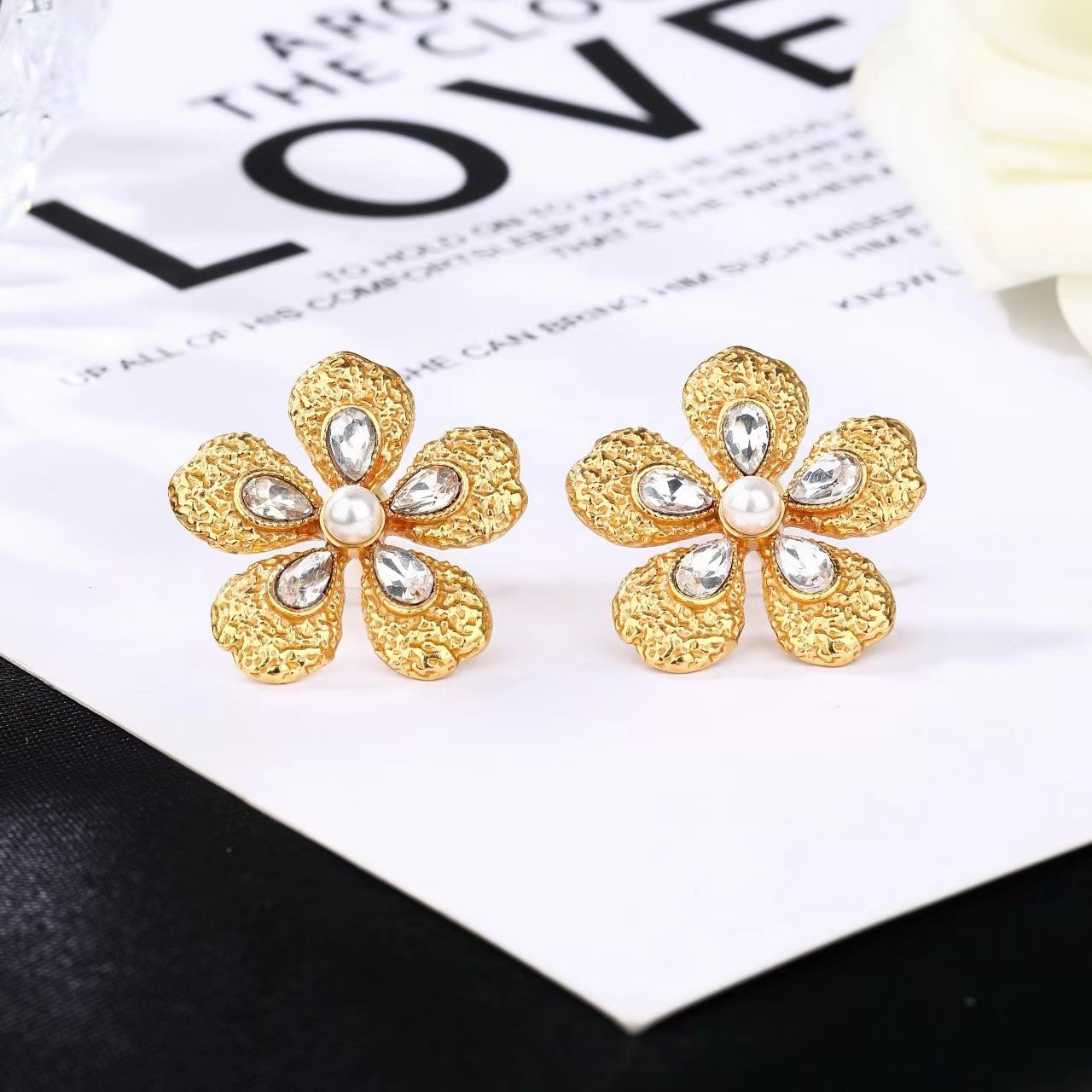 [Aura Jewels]Vintage Hammered Gold Camellia Pearl Teardrop Crystal Stud Earrings
