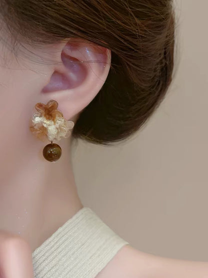 Floral vibe stud earrings