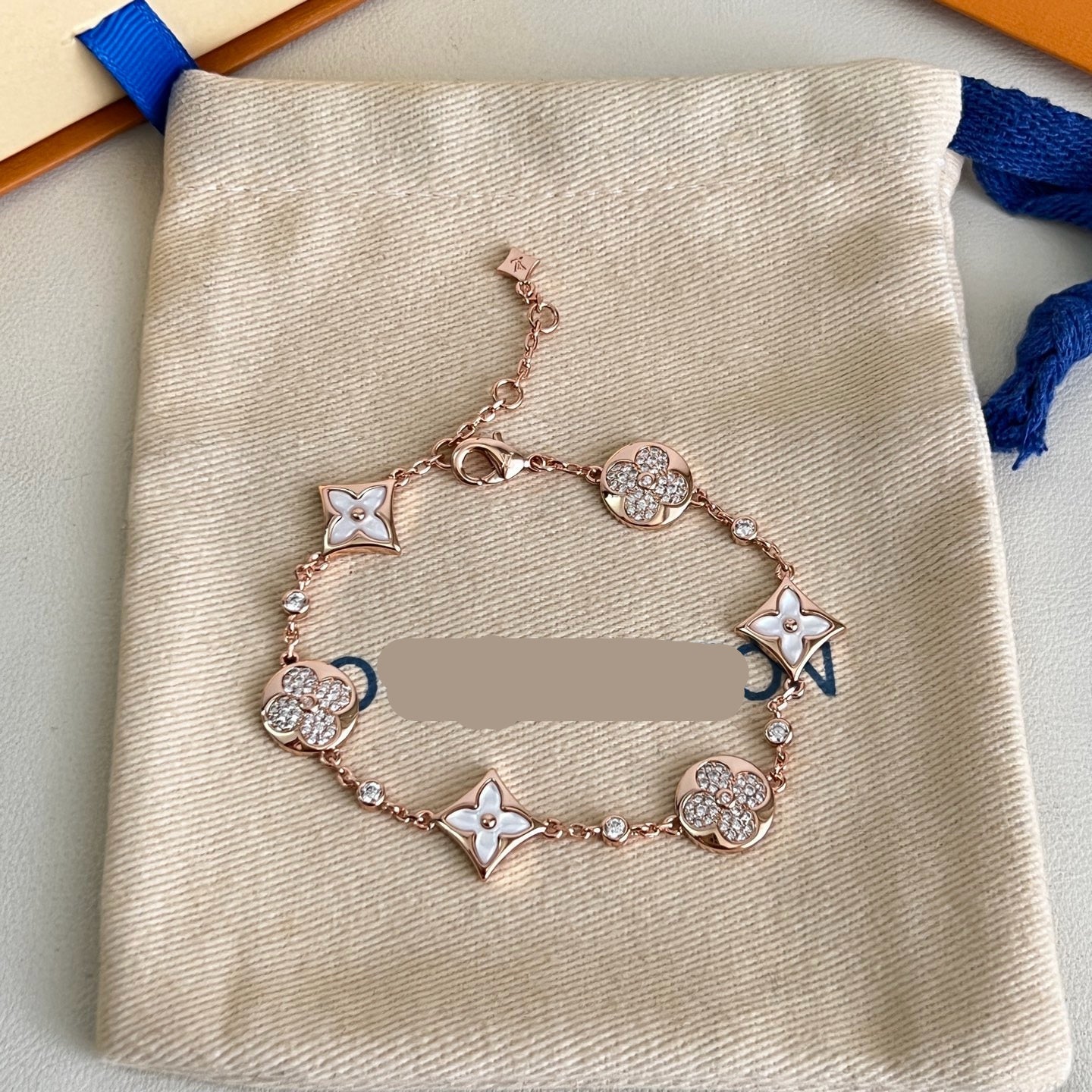 ¡®Aura Jewels¡¯Color Blossom BB Star Bracelet