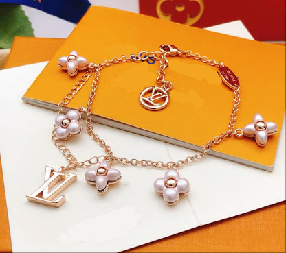 ¡®Aura Jewels¡¯LOGO 6 MOTIF STAR AND SUN GOLD BRACELET