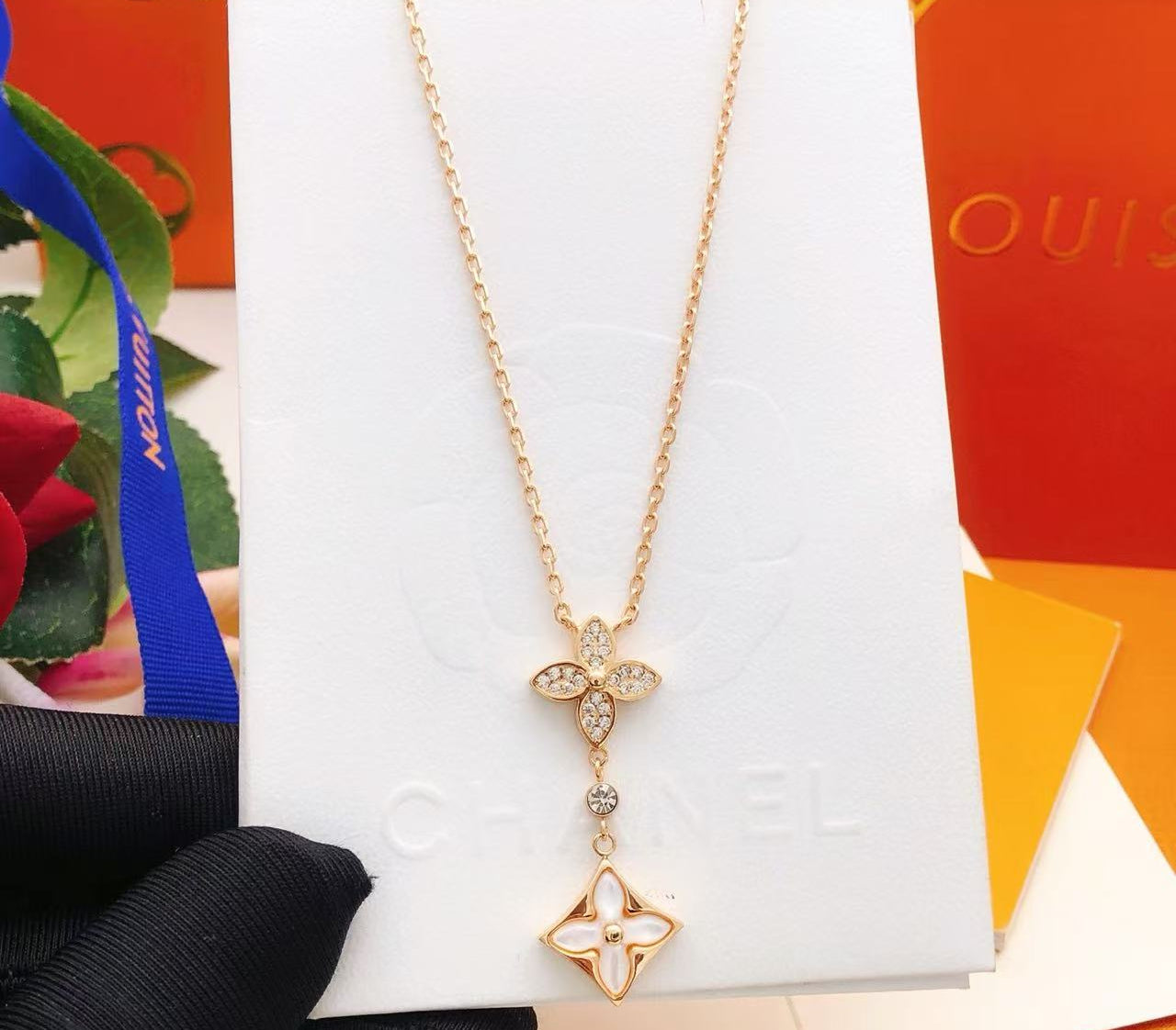 ¡®Aura Jewels¡¯Rose Gold White Mother-of-Pearl Tassel Necklace
