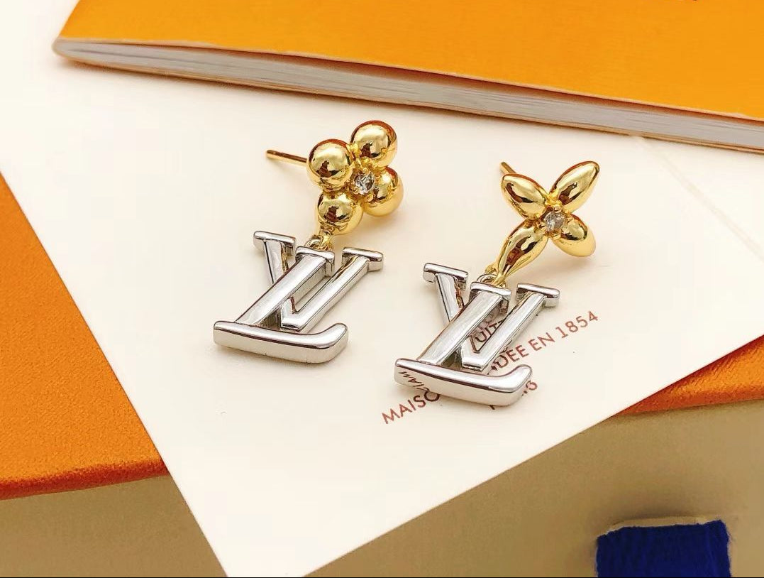 ¡®Aura Jewels¡¯Floragram Earrings