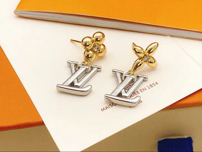 ¡®Aura Jewels¡¯Floragram Earrings