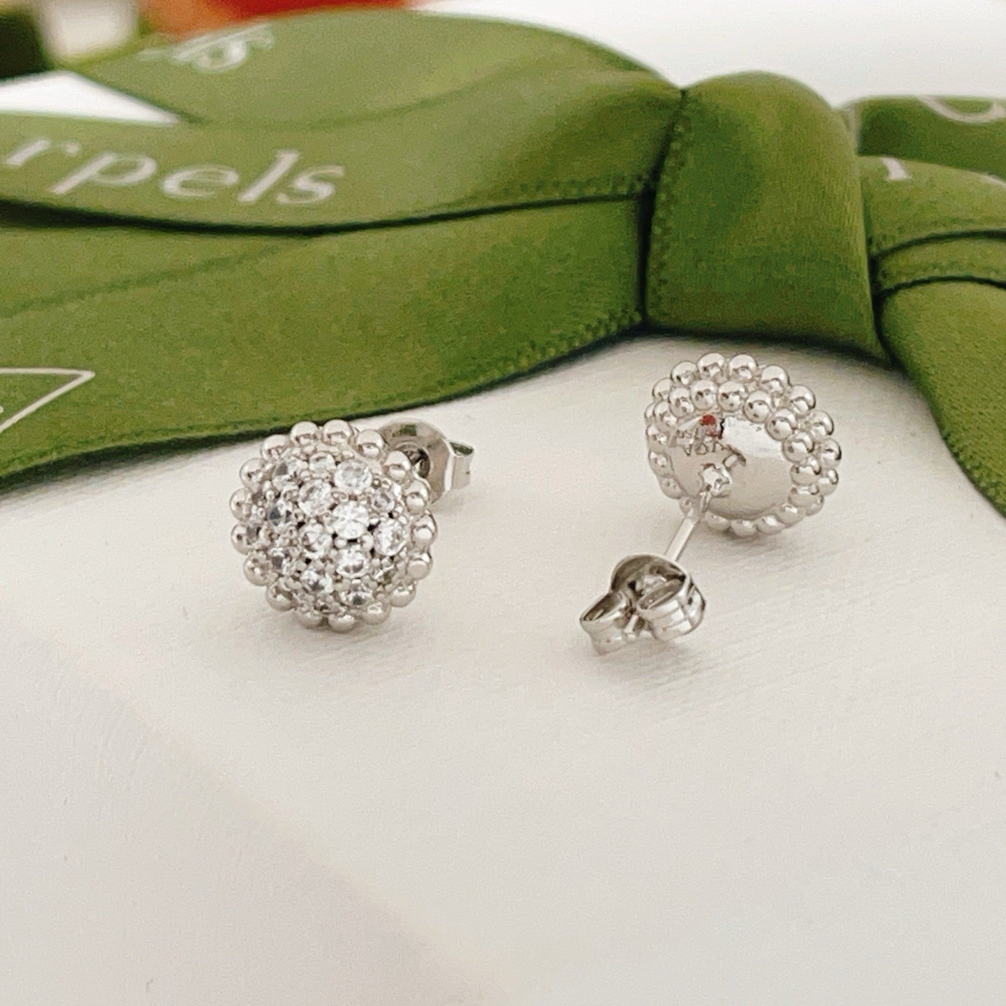 [Aura Jewels]Round Beaded Border Diamond Stud Earrings