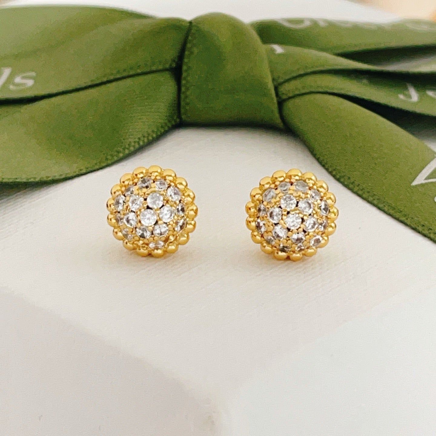 [Aura Jewels]Round Beaded Border Diamond Stud Earrings