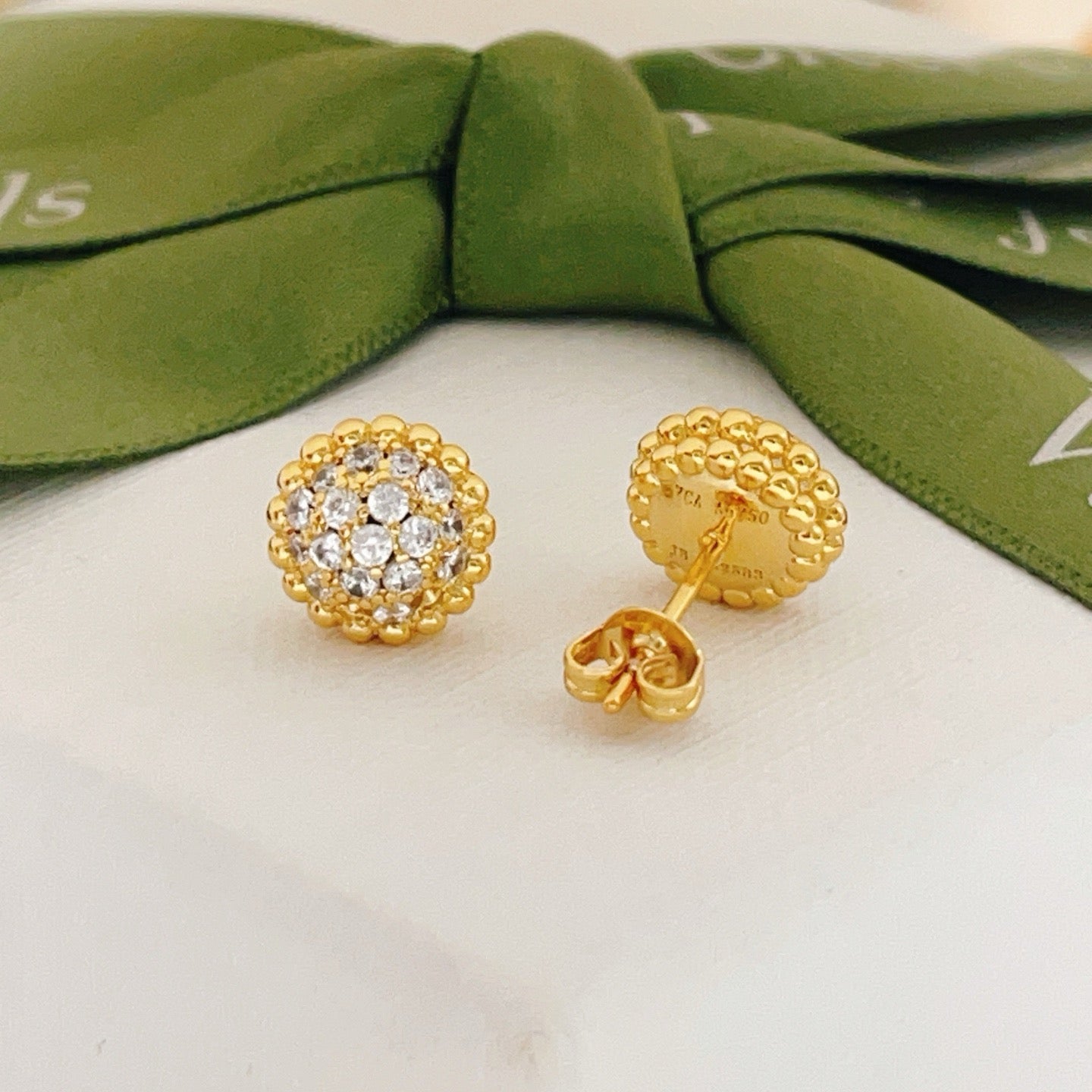 [Aura Jewels]Round Beaded Border Diamond Stud Earrings