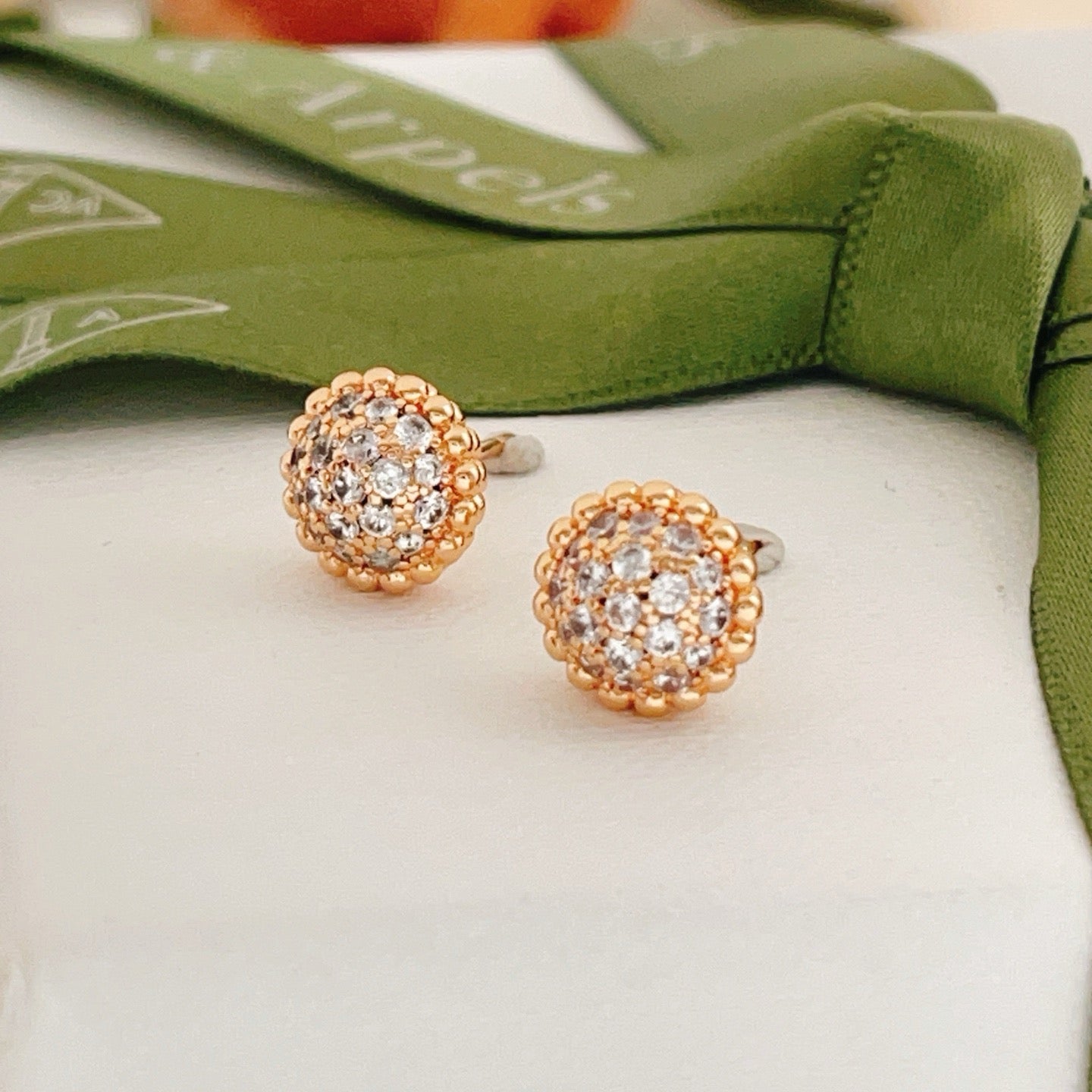 [Aura Jewels]Round Beaded Border Diamond Stud Earrings