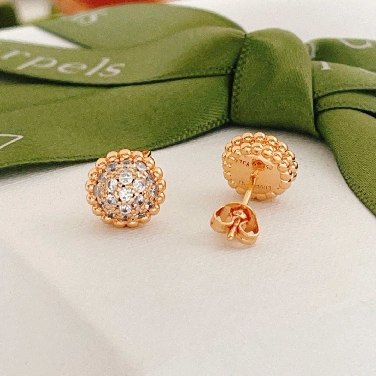 [Aura Jewels]Round Beaded Border Diamond Stud Earrings