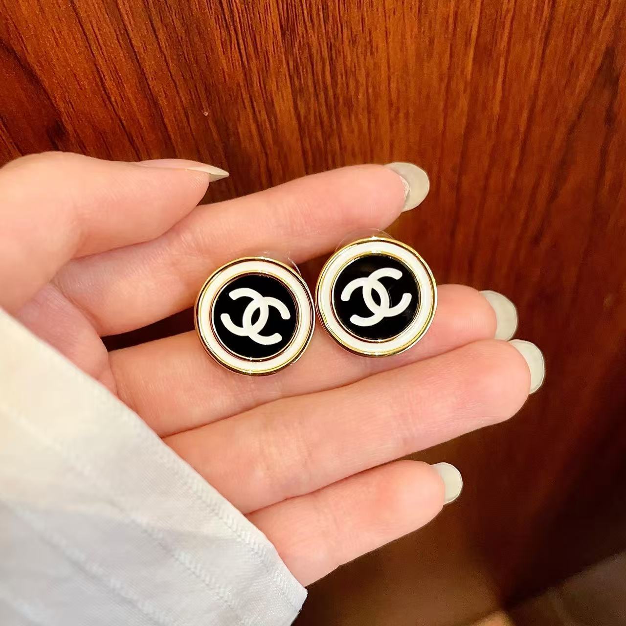 [Aura Jewels]Classic Double C Stud Earrings