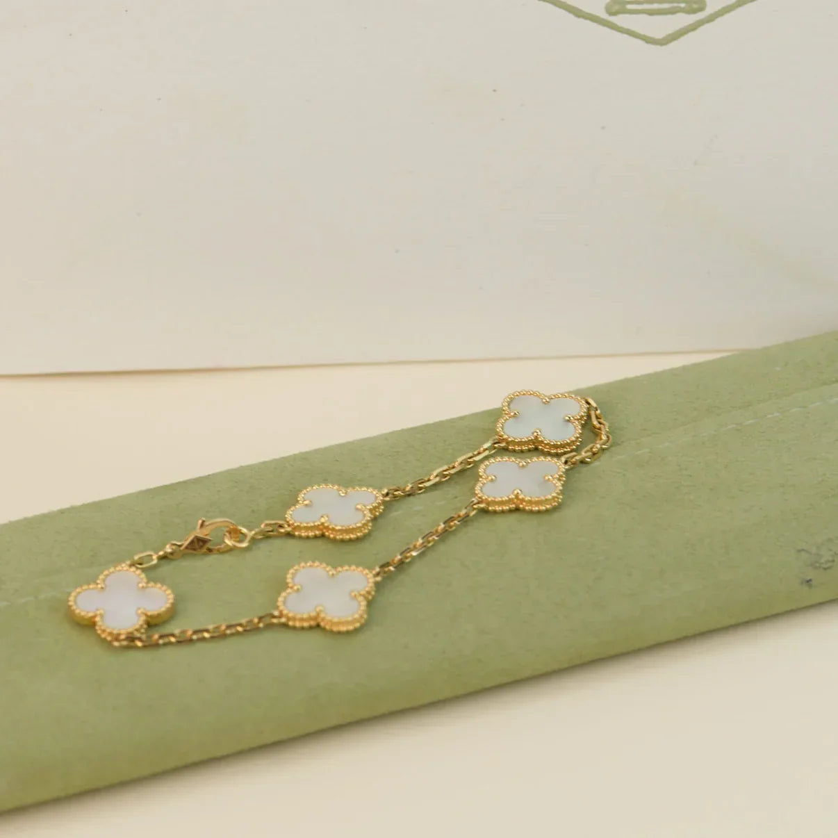 [Aura Jewels]New CLOVER WHITE PEARL MOP 5 MOTIF BRACELET COLLECTION