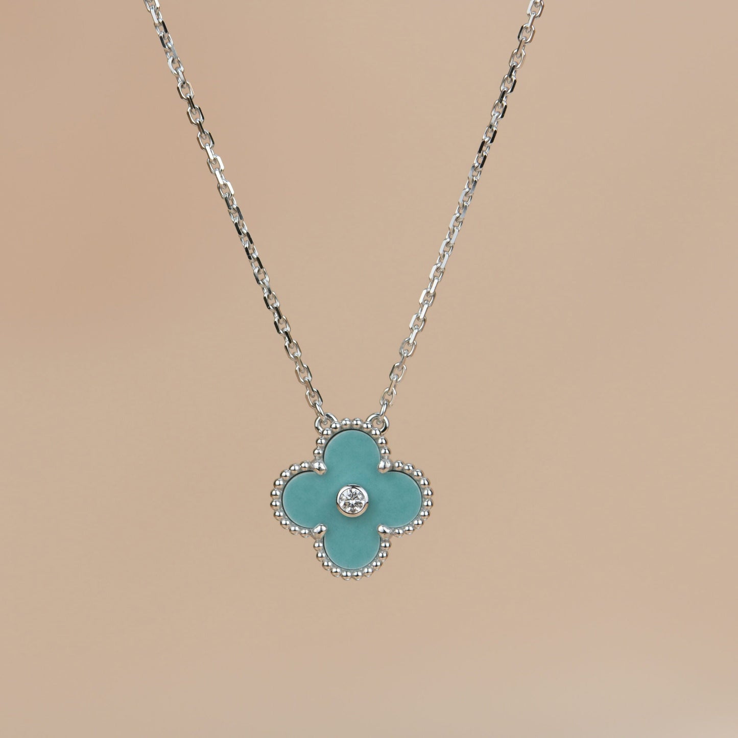 ¡®Aura Jewels¡¯CLOVER 15MM DIAMOND SVRES PORCELAIN  NECKLACE SILVER