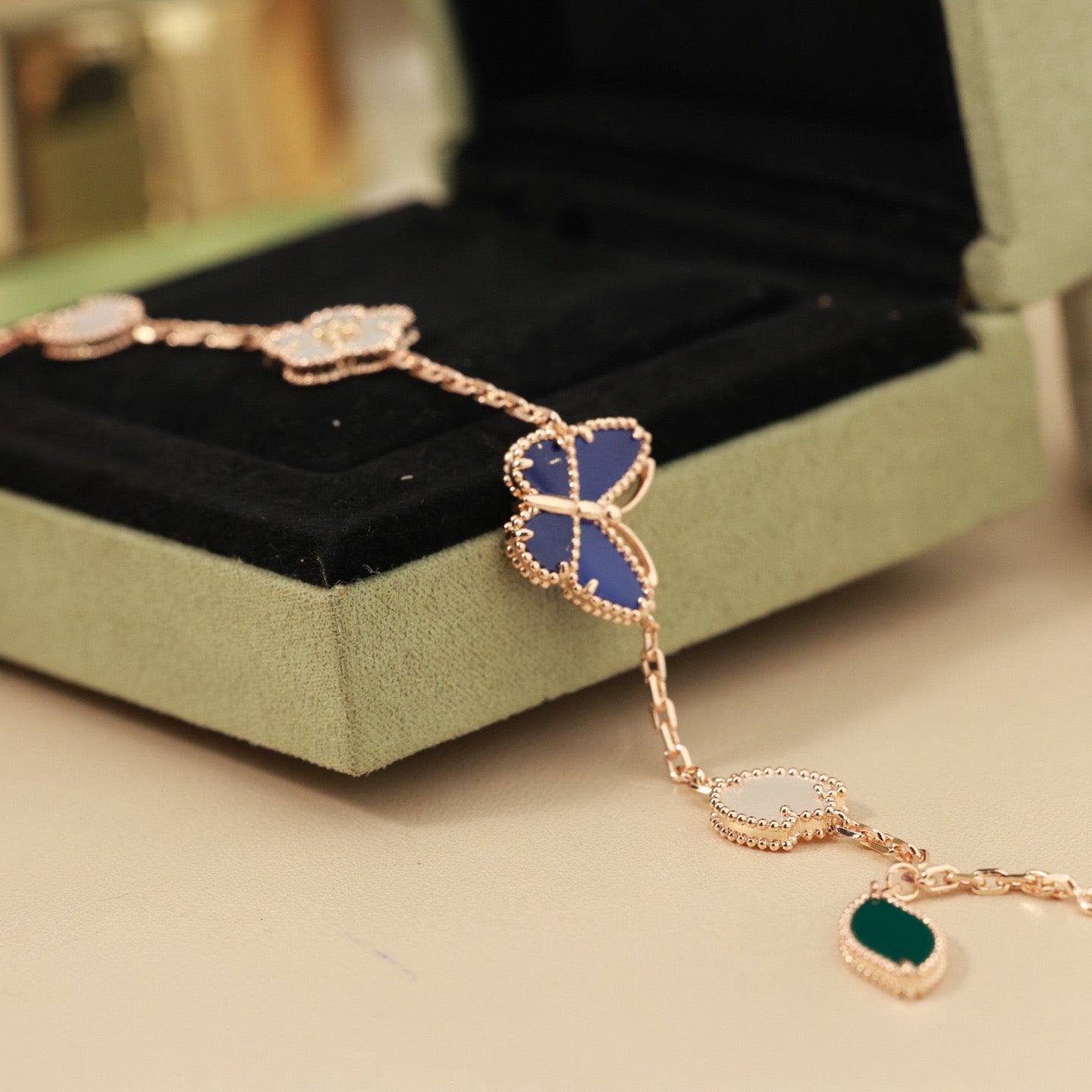 [Aura Jewels]LUCKY SPRING BUTTERFLY 5 MOTIF BRACELET