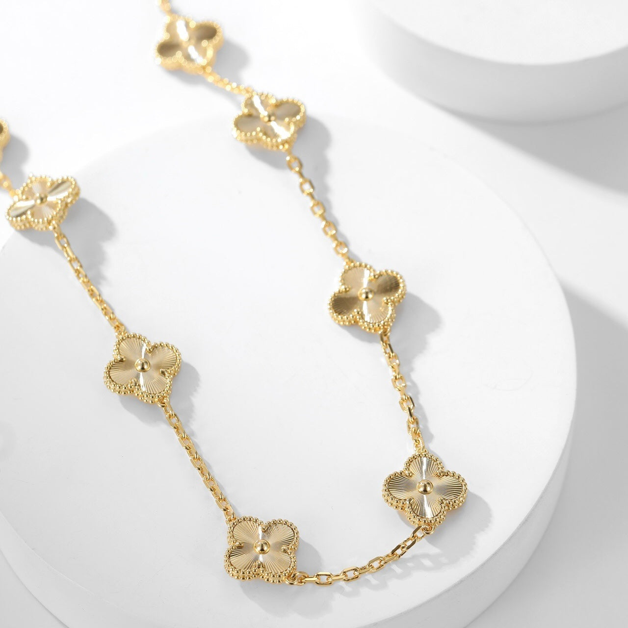 ¡®Aura Jewels¡¯CLOVER 10 MOTIFS LASER NECKLACE