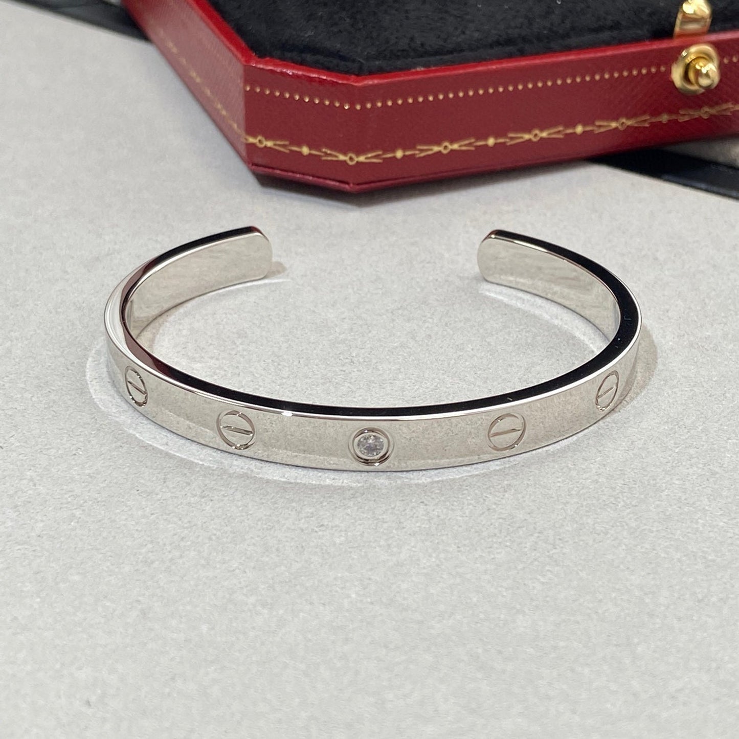 ¡®Aura Jewels¡¯LOVE BRACELET 6.1MM 1 DIAMOND OPEN CUFF