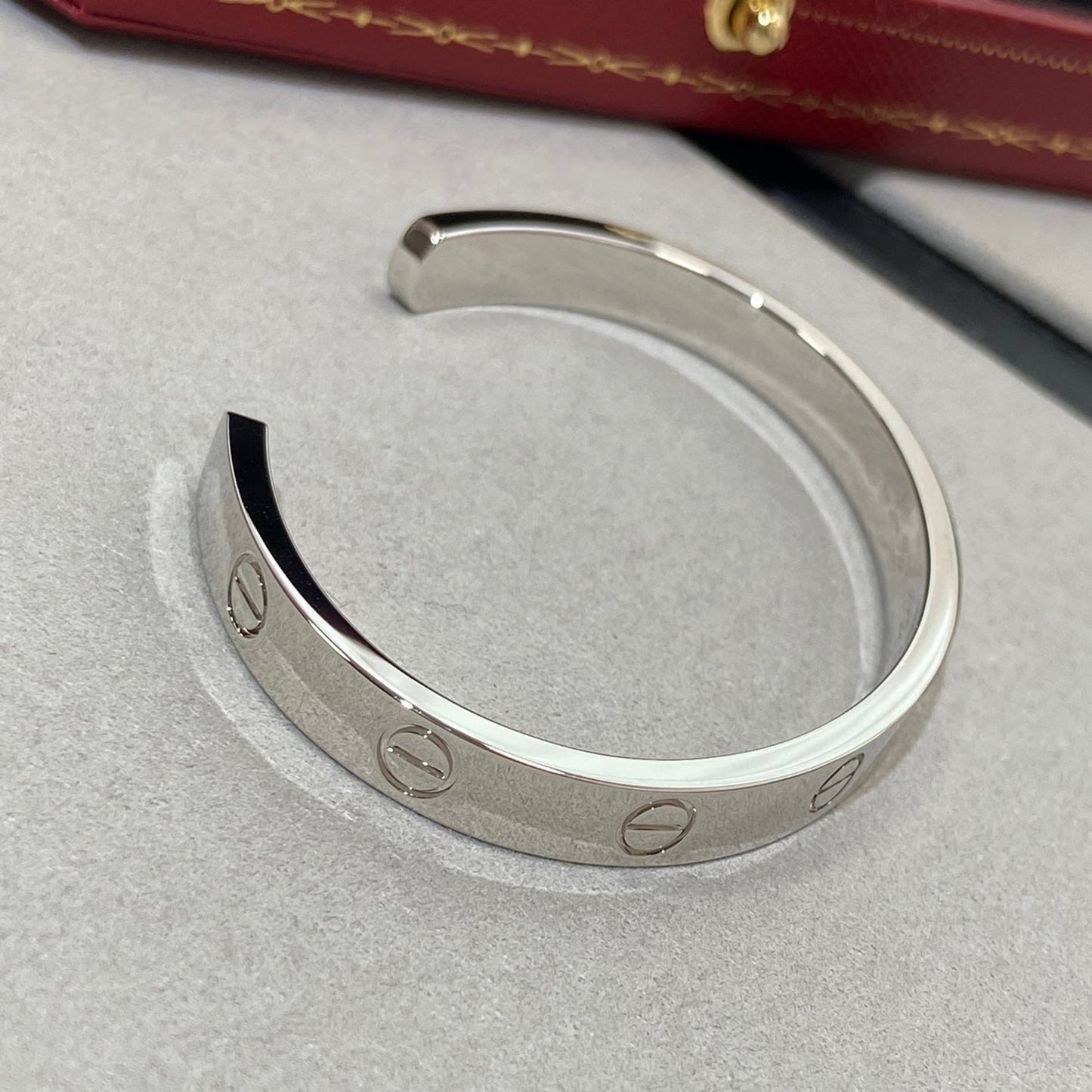 ¡®Aura Jewels¡¯LOVE BRACELET 6.1MM 1 DIAMOND OPEN CUFF