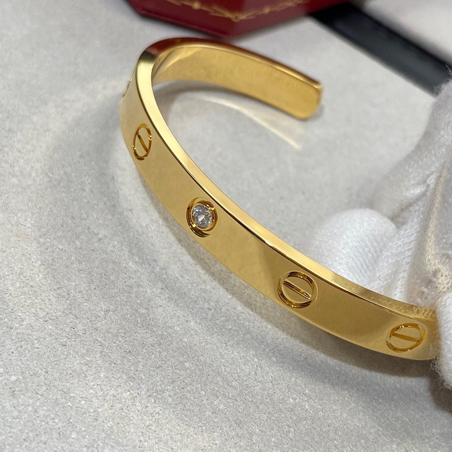 ¡®Aura Jewels¡¯LOVE BRACELET 6.1MM 1 DIAMOND OPEN CUFF