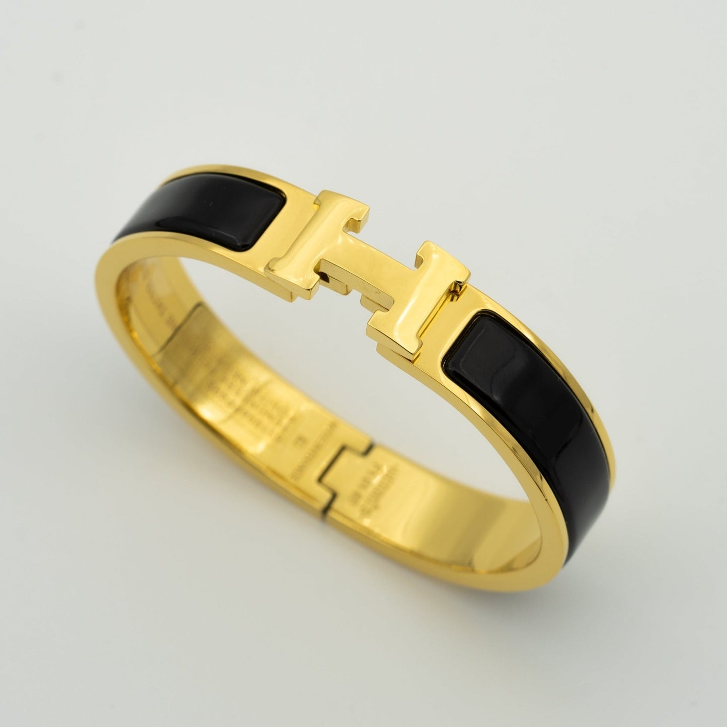 ¡®Aura Jewels¡¯H BLACK BRACELET