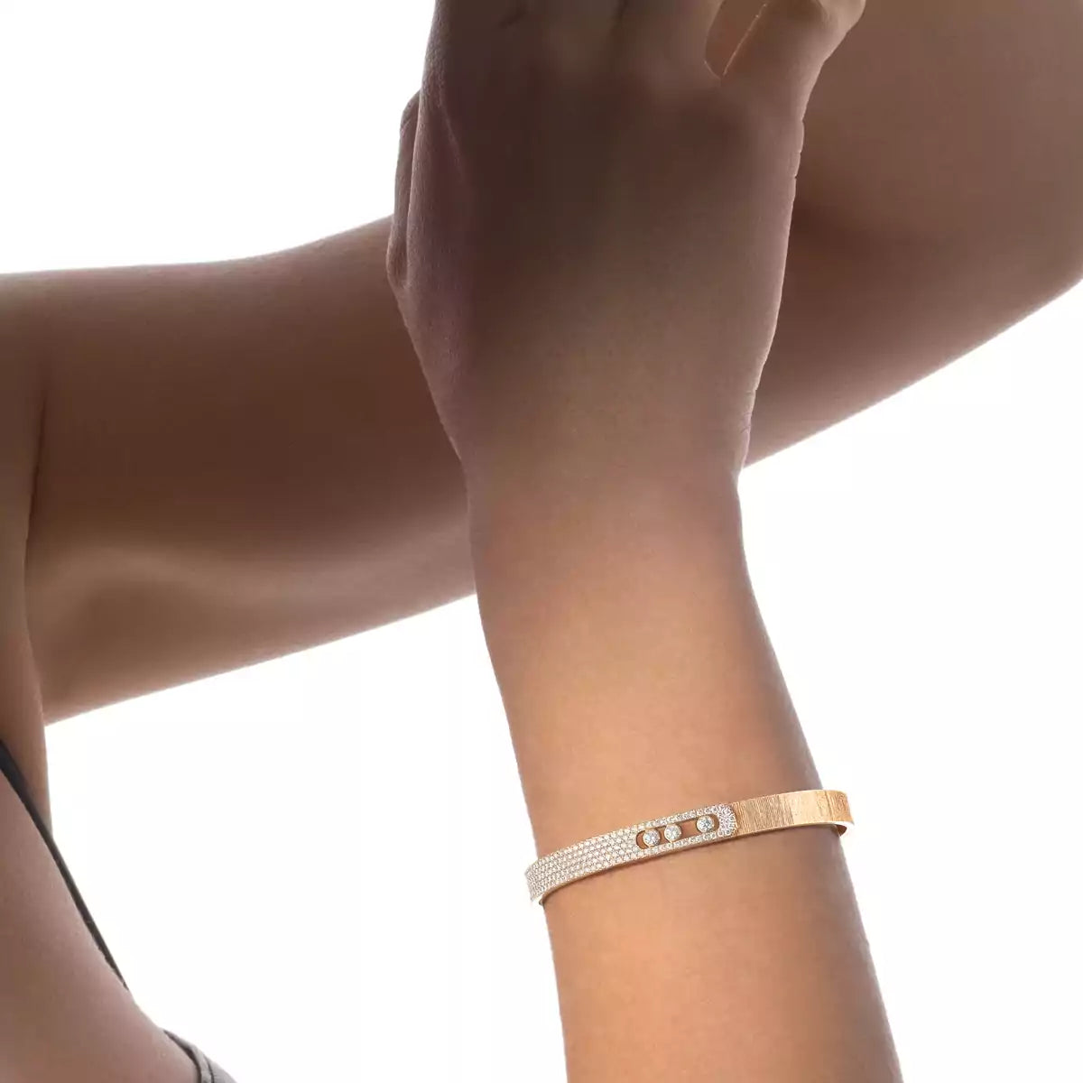 [Aura Jewels]Move Noa Ciselé half pavé bangle