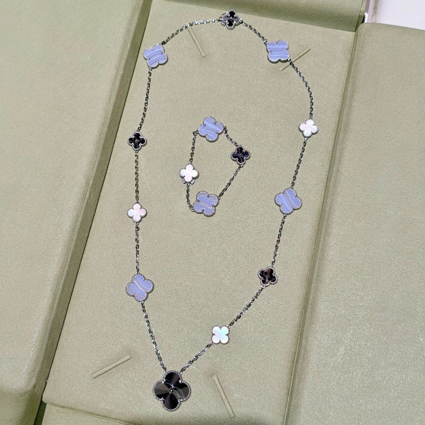 [Aura Jewels]DETACHABLE CLOVER 15(11+4) FLOWER SILVER NECKLACE SET