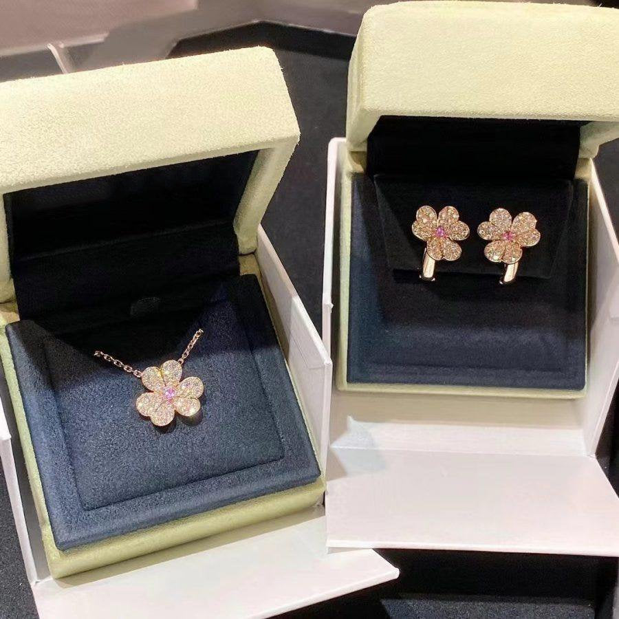 ¡®Aura Jewels¡¯FRIVOLE ROSE GOLD FLOWER DIAMOND NECKLACE