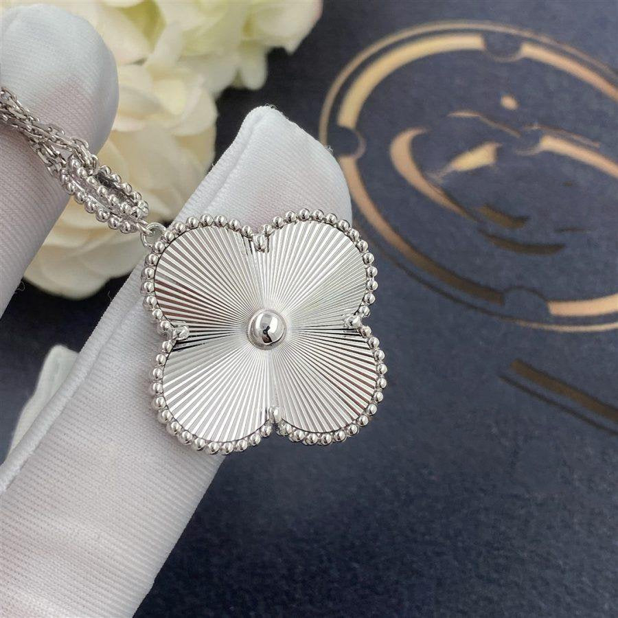 ¡®Aura Jewels¡¯CLOVER 25MM SILVER BIG CLOVER NECKLACE